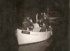Danish Jews leave Denmark by boat