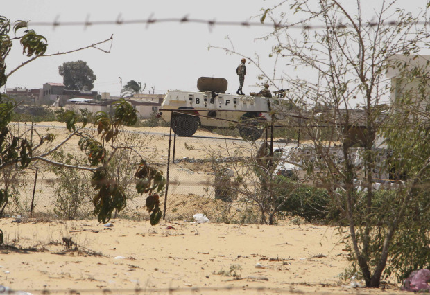 Egyptian troops patrol border with Israel