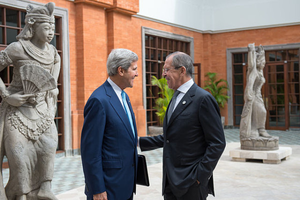John Kerry confers with Sergei Lavrov