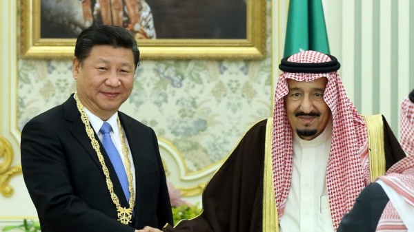 Xi Jinping greets King Salman in Saudi Arabia