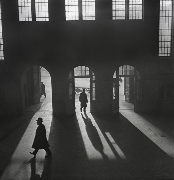 Berlin railway station in the 1920s (Delmonico Books/Prestel)