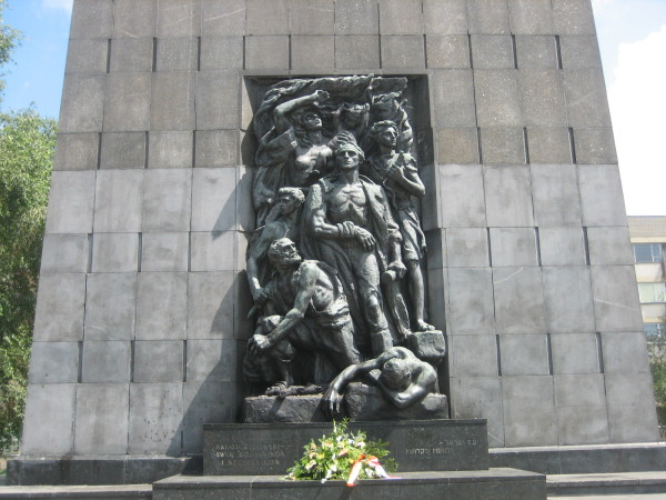 Monument to Warsaw Ghetto uprising (Sheldon Kirshner photo)