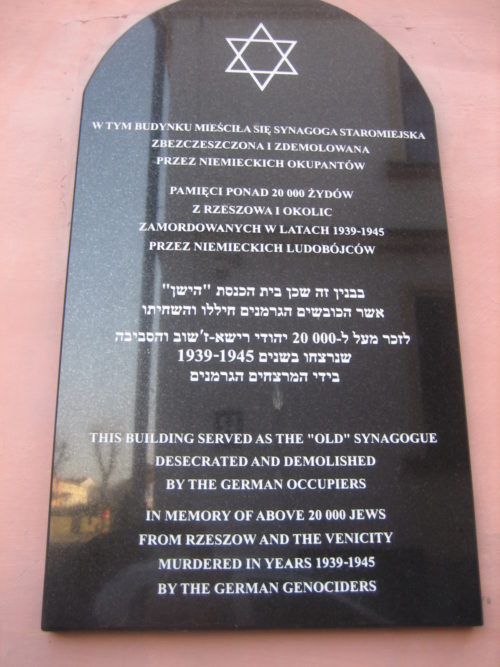 Plaque on Old Synagogue (Sheldon Kirshner photo)