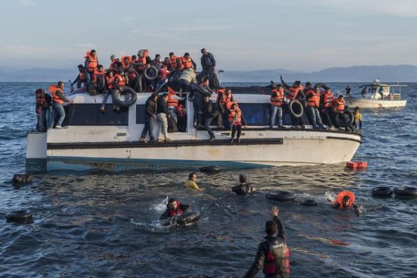 Syrian migrants land in Greece