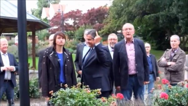 Sigmar Gabriel gives neo-Nazis the middle finger