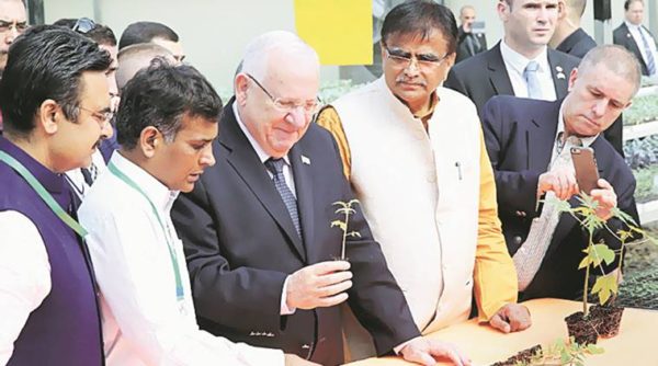Reuven Rivilin visits an agricultural center in India