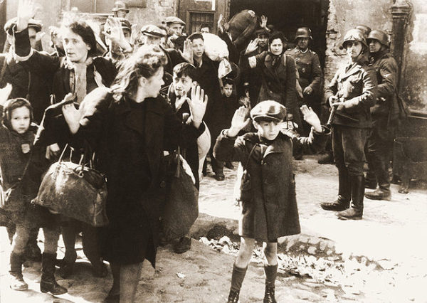 German soldiers round up Jews in Warsaw ghetto